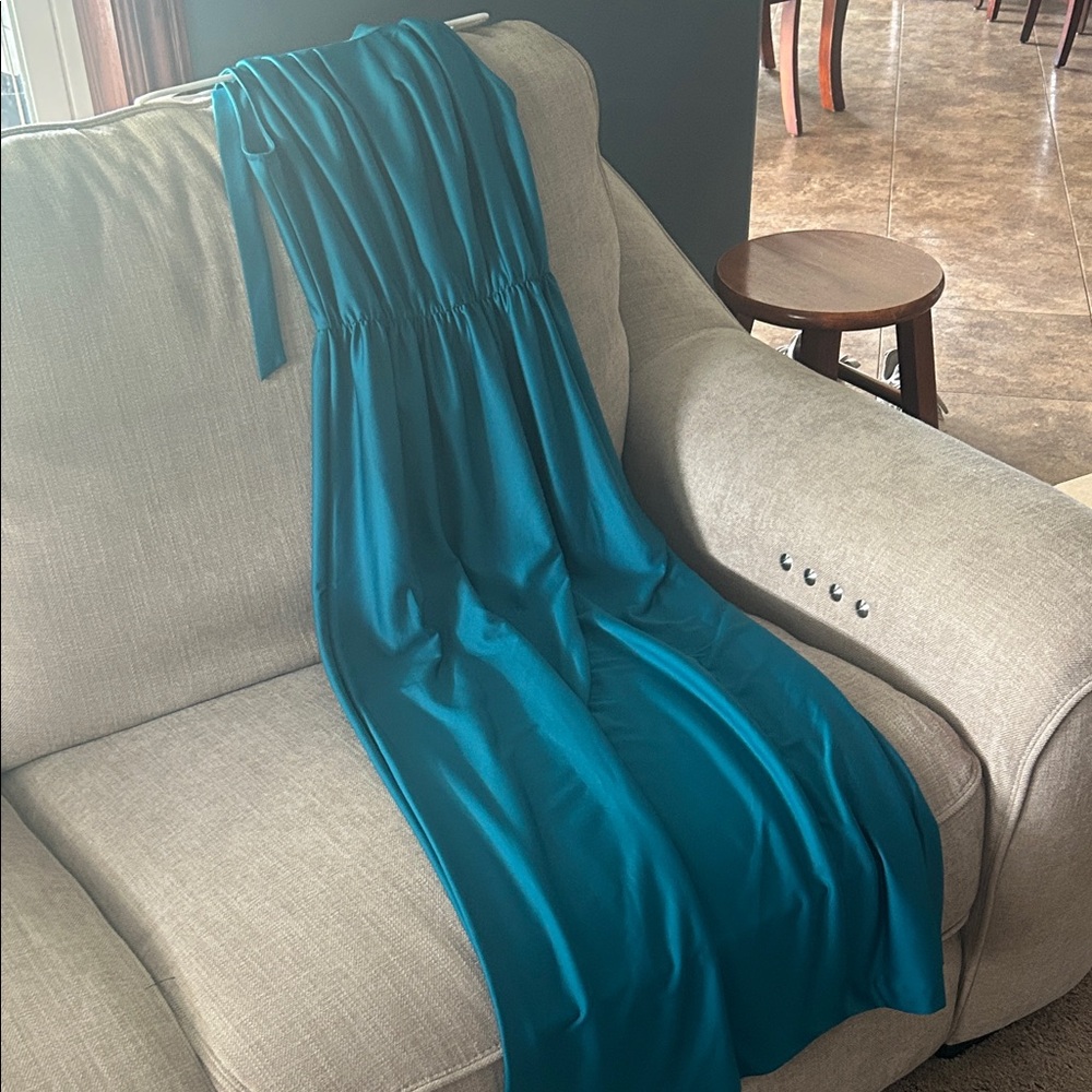 Elegant Teal Evening Gown